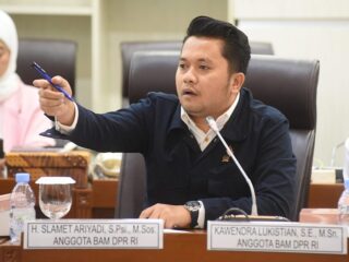 Peringati Hari Santri, Selamet Ariyadi Adakan Jalan Sehat Bersama Ribuan Santri
