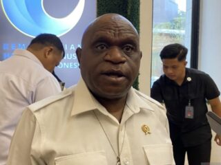 Natalius Pigai Sebut Lembaga Survei Jadi Alat Manipulasi