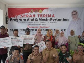 Endang Thohari Salurkan Bantuan Rp1,9 Miliar untuk Petani Bogor