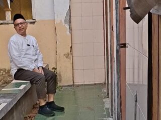 Nur Purnamasidi Bantu Sekolah Rusak di Lumajang Gunakan Dana Pribadi