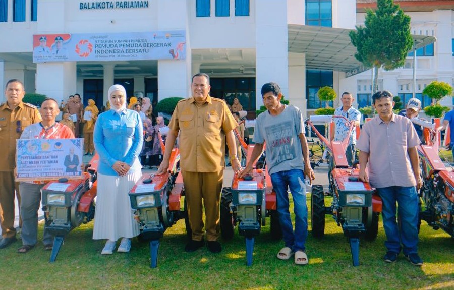 Anggota Komisi IV DPR RI, Cindy Monica (kedua kiri)