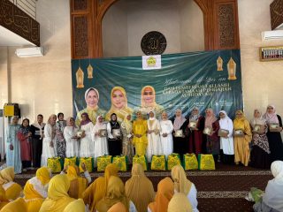Sri Suparni Bahlil Serahkan Tali Asih, Pengajian Al-Hidayah Gelar Khataman Al-Qur’an